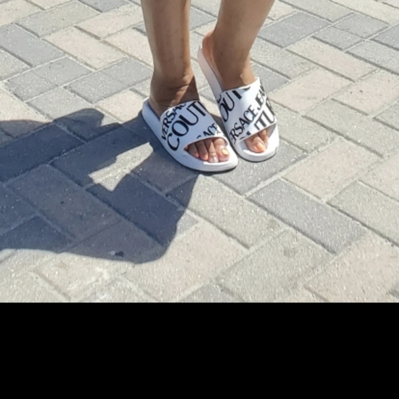 Authentic Versace Pool Slides - Picture 12 of 12